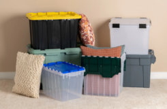 Plastic storage containers