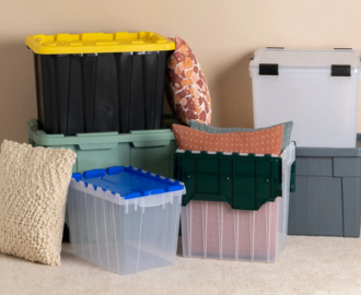 Plastic storage containers