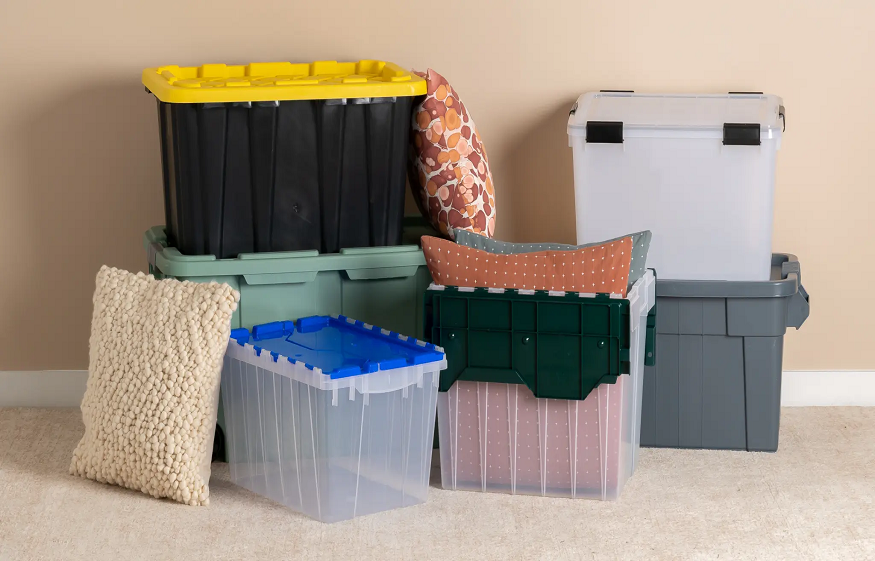 Plastic storage containers